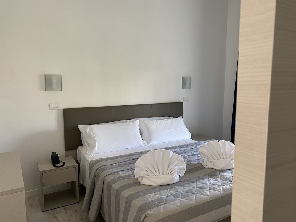 Superior Quadruple Room, 2 Bedrooms, City View photo 3
