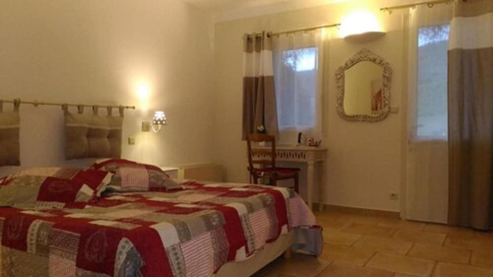 Double Room (Camelia)