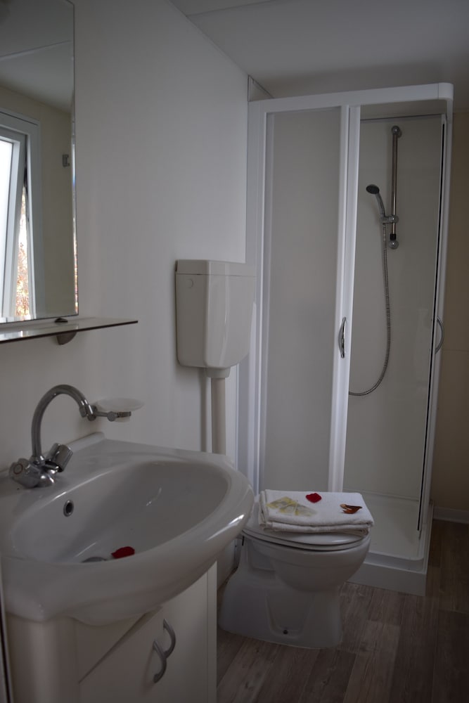 Family Bungalow, 2 Bedrooms, Kitchen photo 3