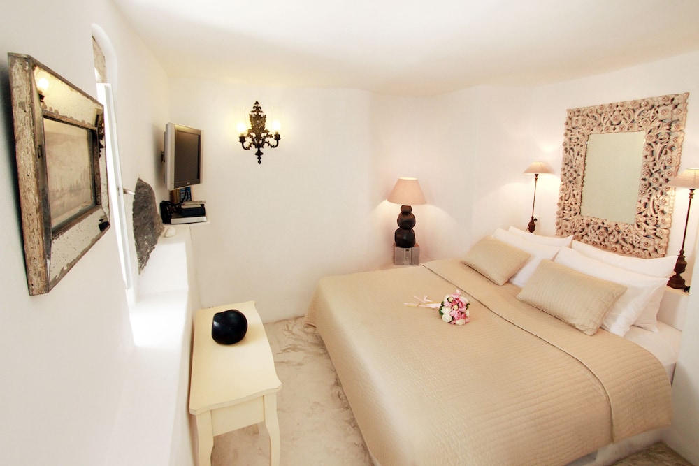 Superior Cave Suite with Hot Tub and Caldera View ( Jasmin )