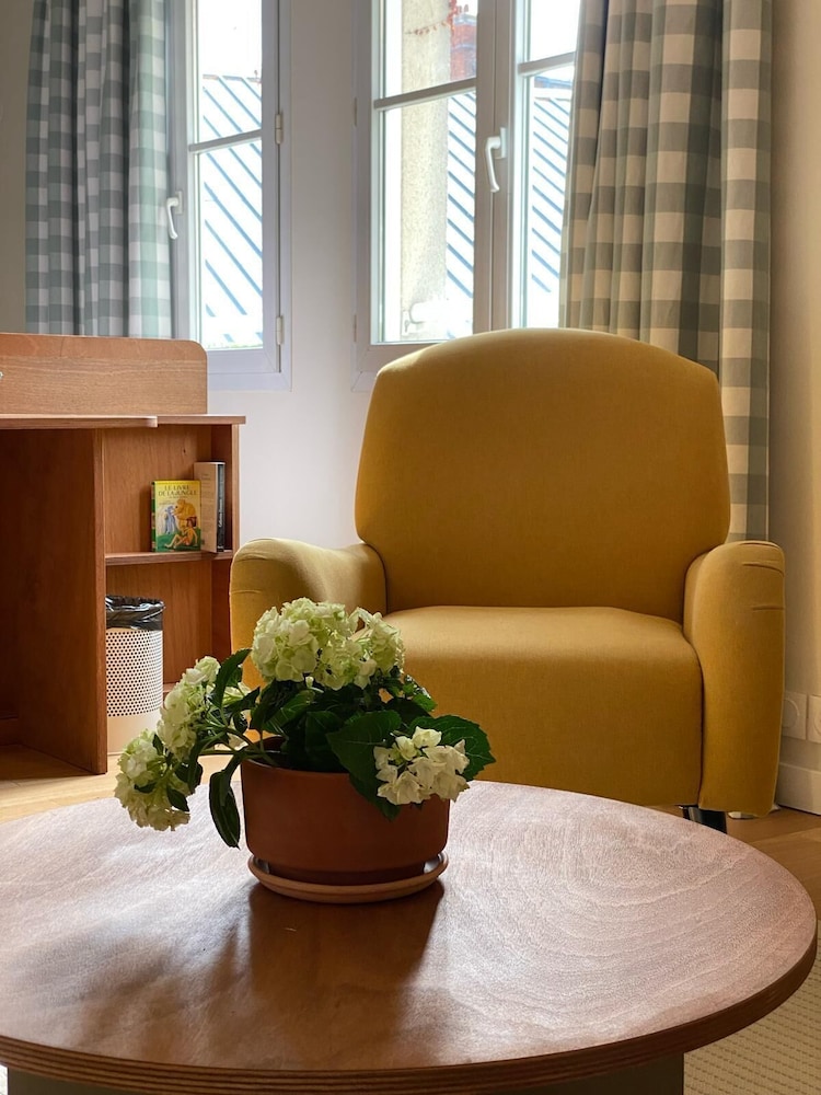 Family Room - Photo 1