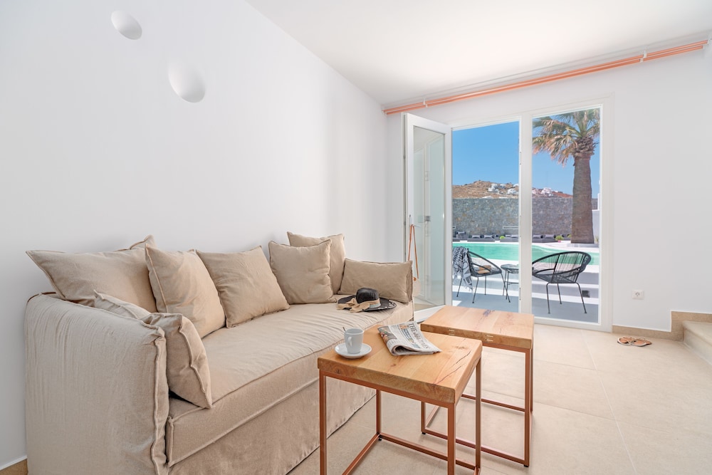 Deluxe Suite, Pool View photo 1