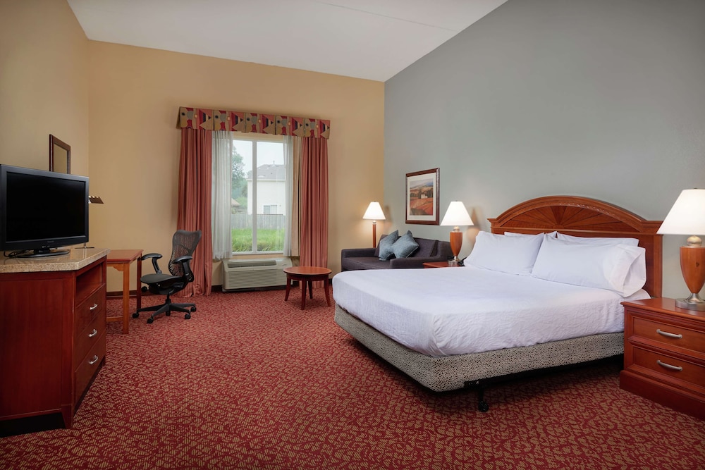 1 King Accessible Deluxe Room with Bathtub - Photo 2