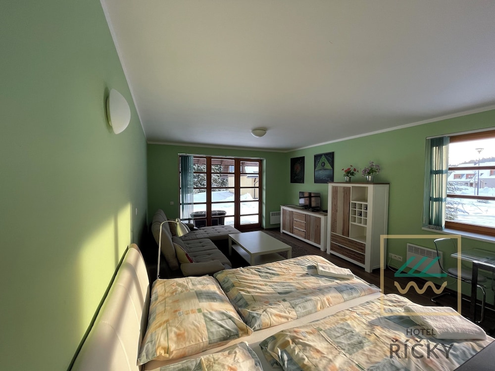 Classic Studio Suite photo 3