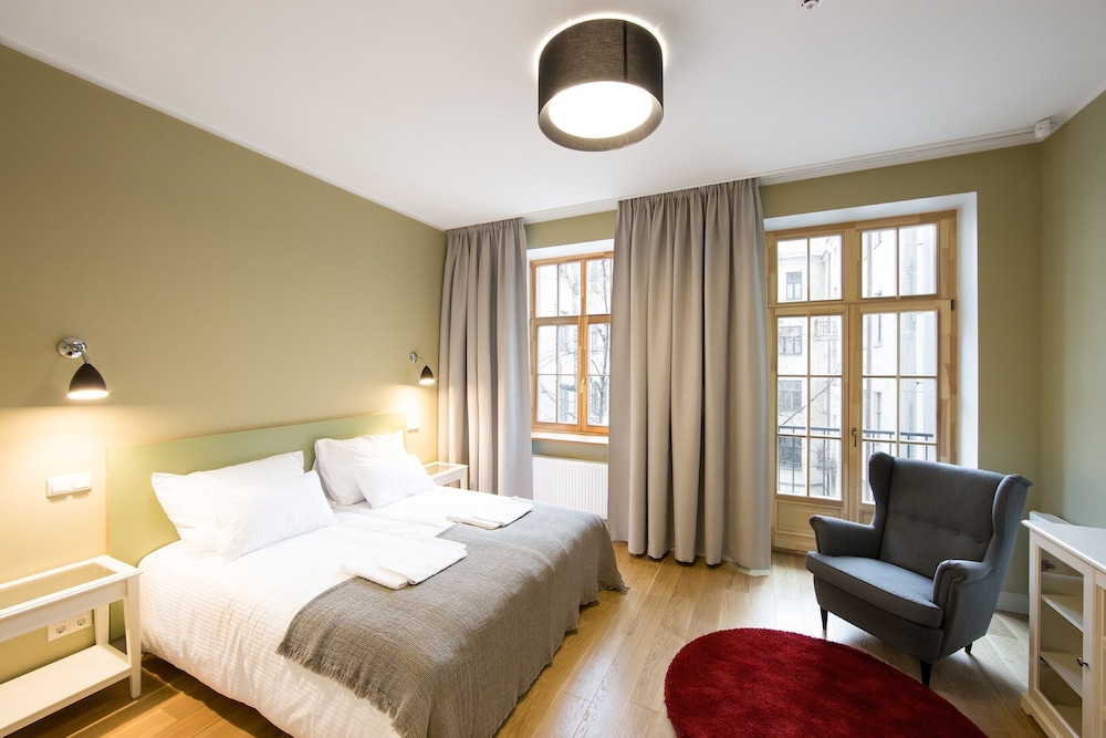 Two Bedroom Apartment with Balcony photo 2