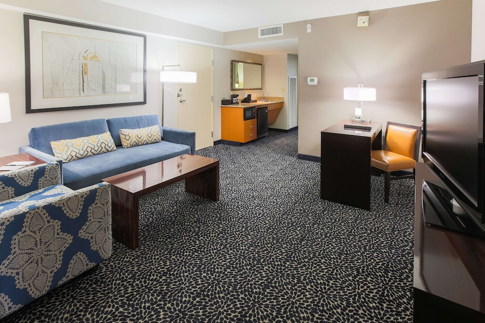 Suite, 1 King Bed, Non Smoking (2 Rooms) - Photo 3