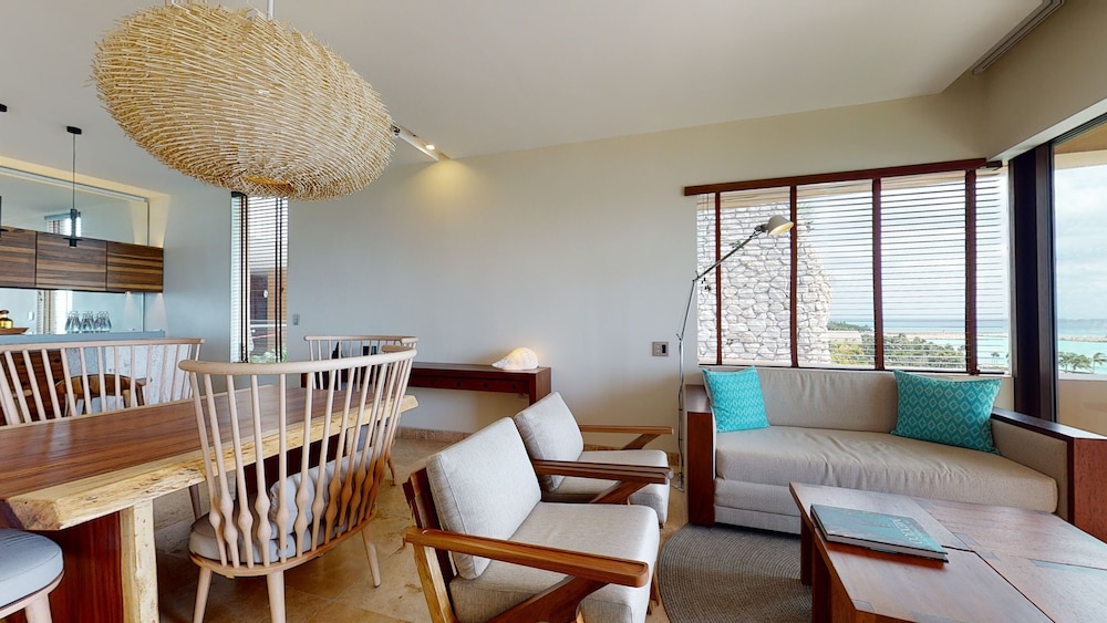 Junior Suite Oceanfront Adults