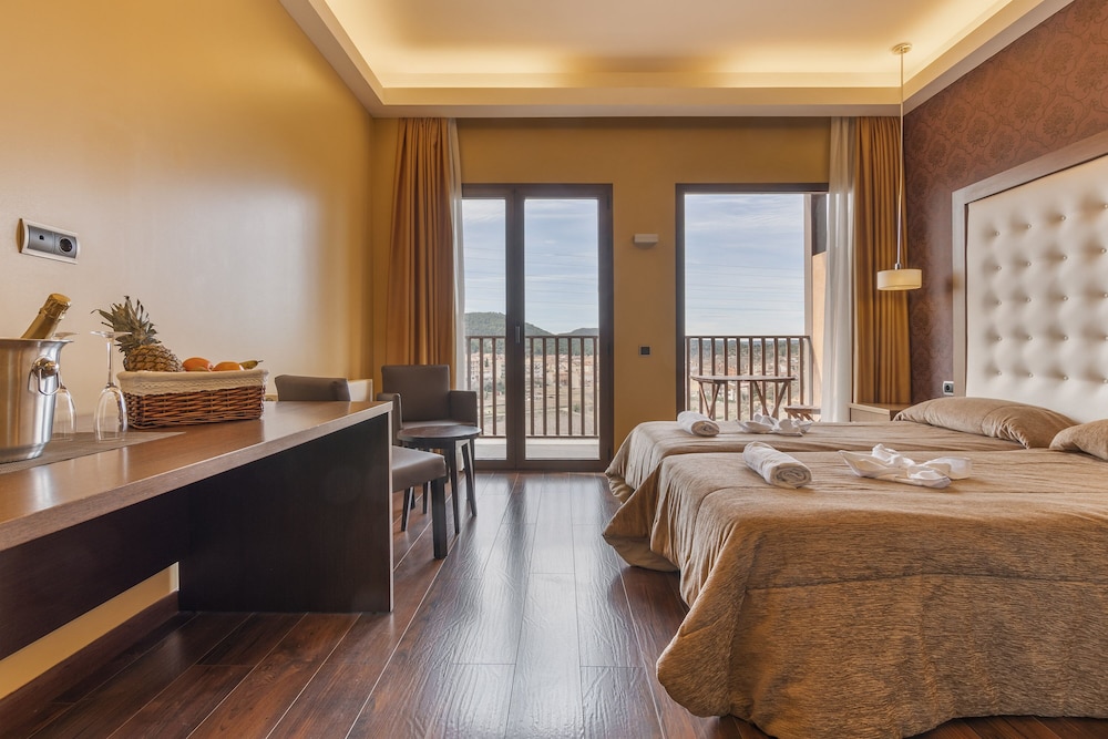 Standard Twin Room - Photo 20