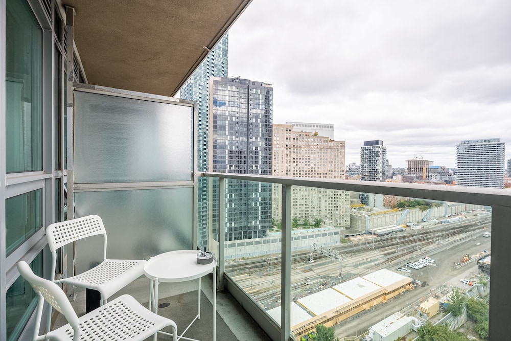 Design Apartment, Multiple Beds, Kitchen, City View - Photo 3