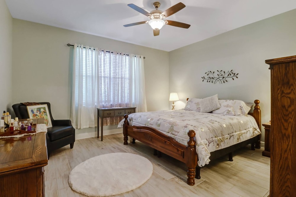 Villa (2291 Granby Dr)