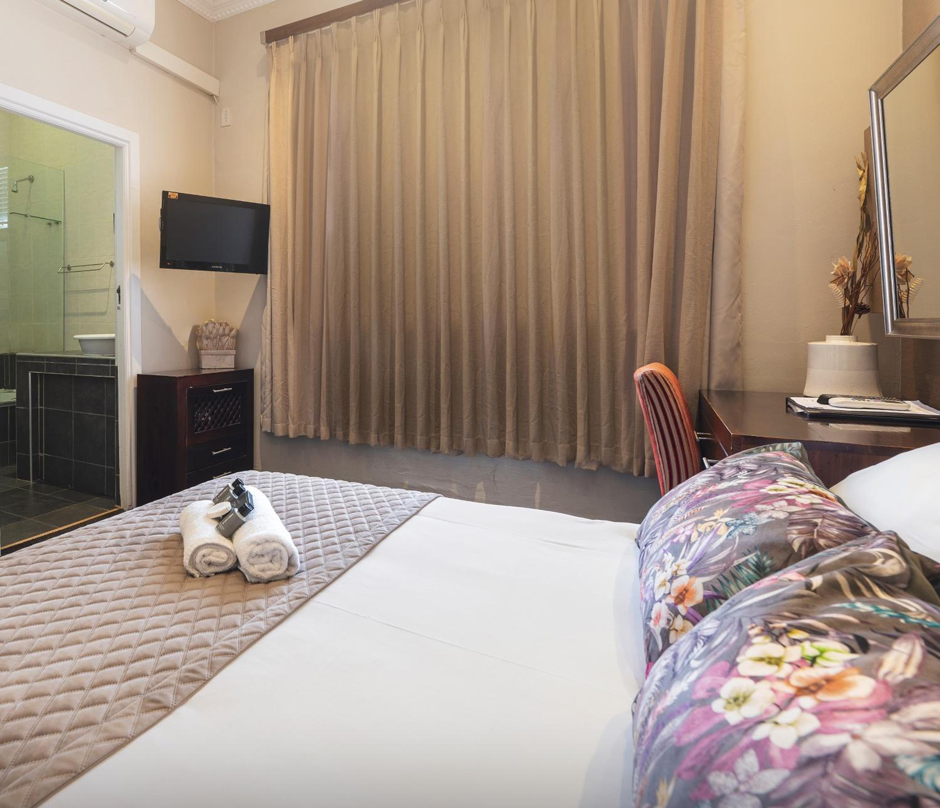 Budget Double Room photo 1