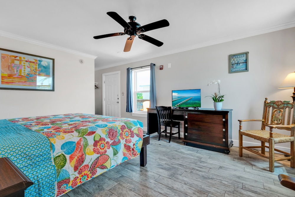 Deluxe King Island Room photo 2