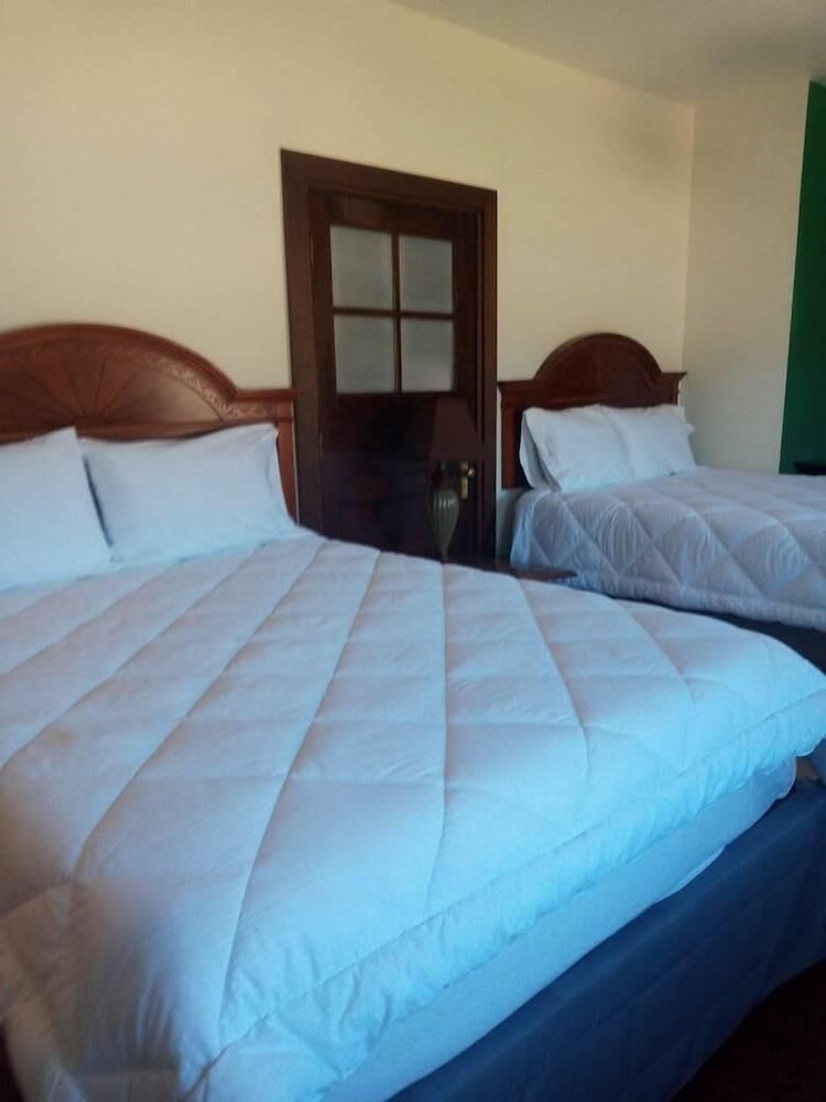 Harding Room photo 1