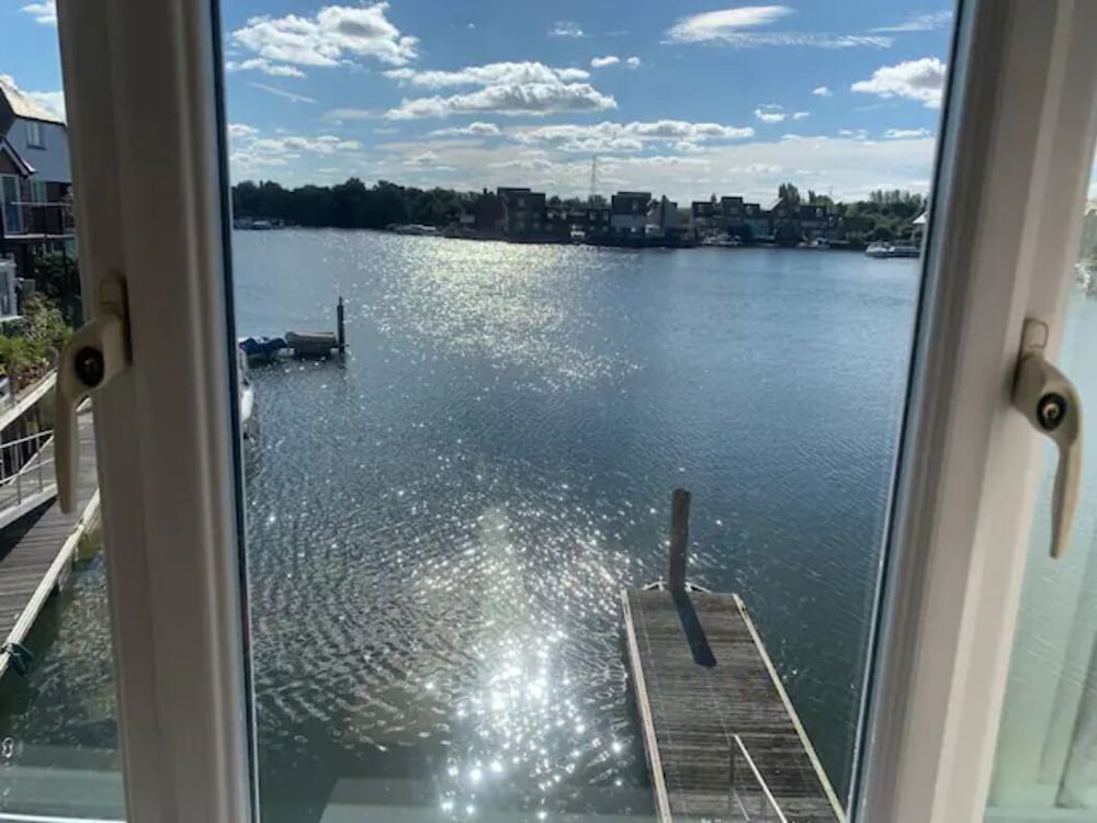 House, Private Bathroom, Canal View
