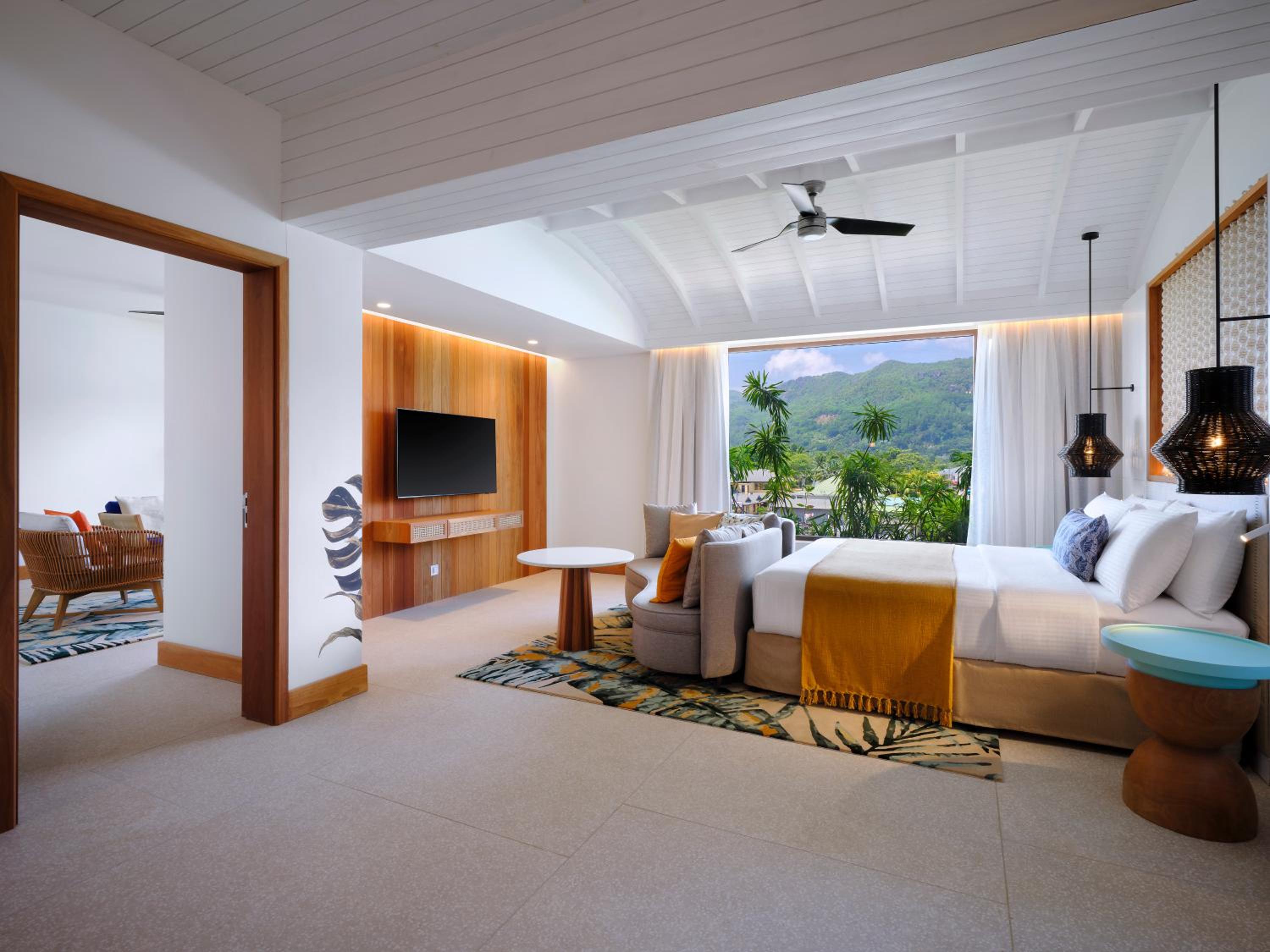 One-Bedroom Signature Family King Suite