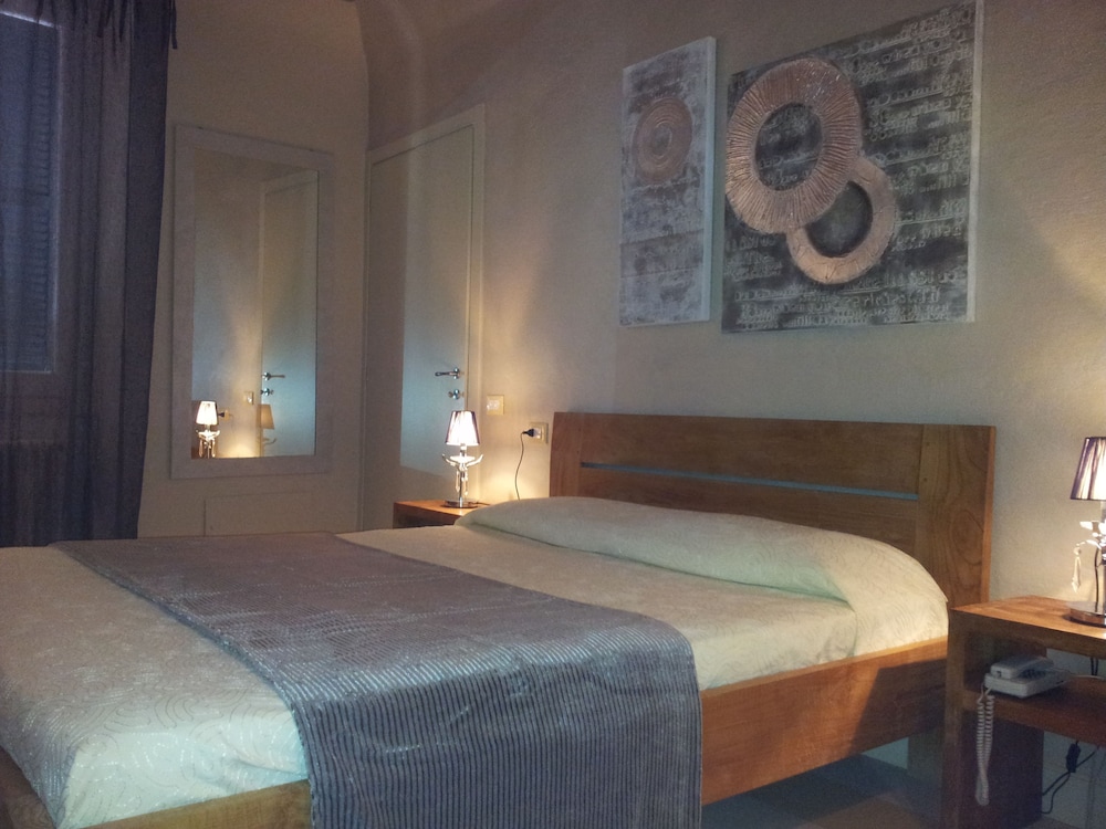 Classic Triple Room photo 2