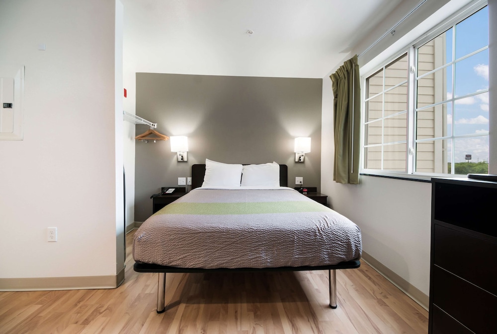 Deluxe Room, 1 Queen Bed, Accessible, Non Smoking photo 2