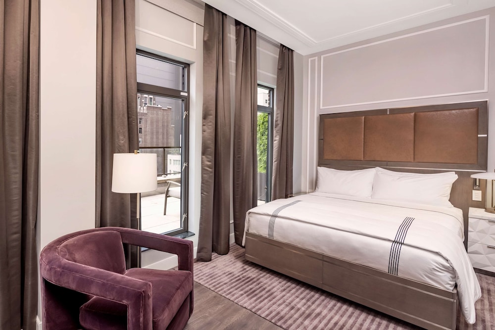 Studio, 1 King Bed, Accessible (Hearing, Roll-In Shower)