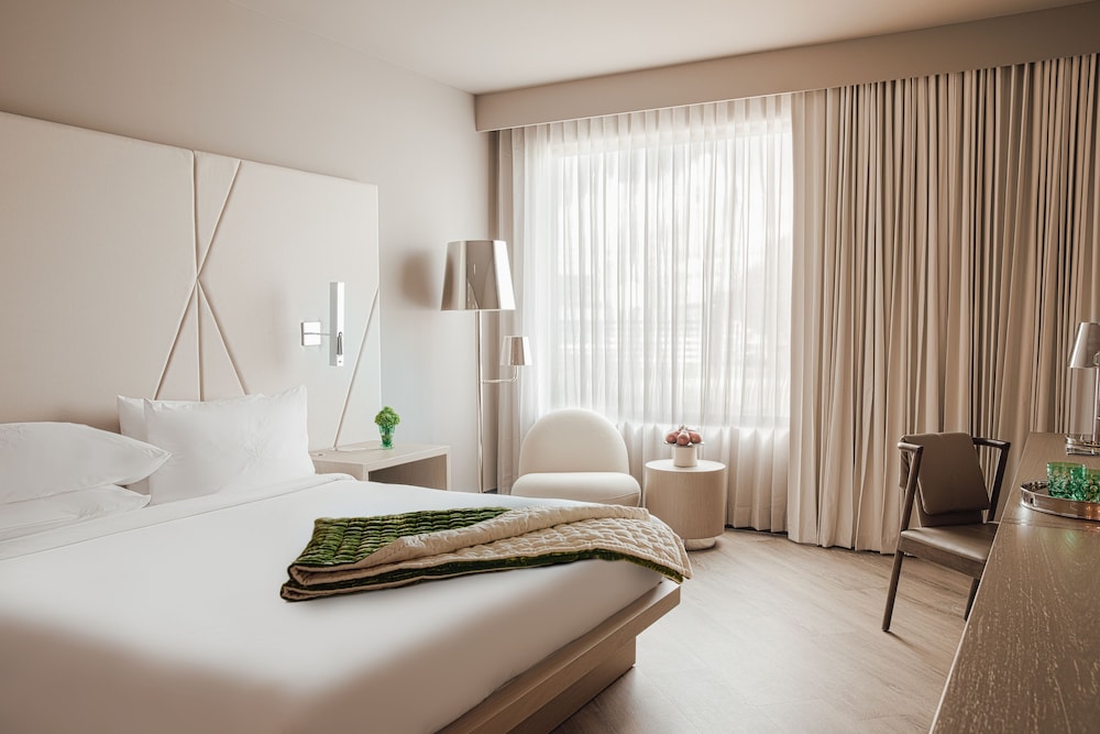 Suite, 1 King Bed with Sofa bed (Timeless) - Photo 10