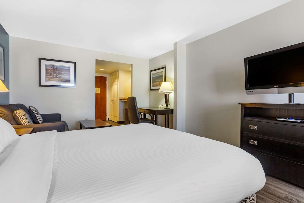 Standard Room, 2 Queen Beds, Non Smoking - Photo 1