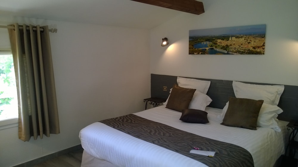 Standard Double Room (shower // douche) photo 1