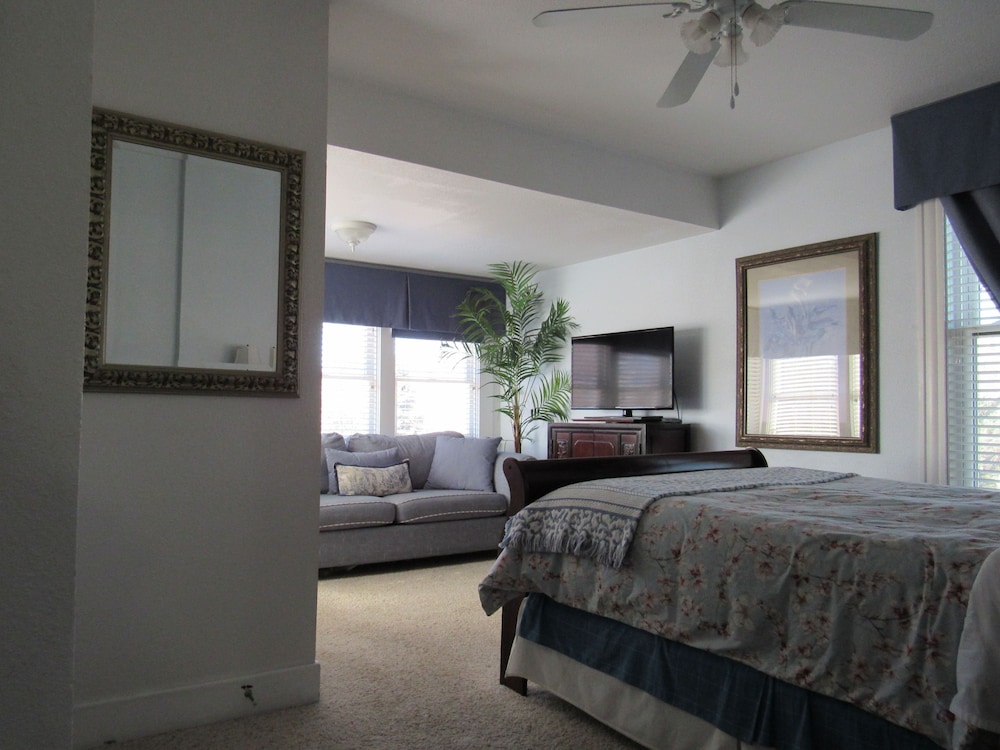 Design Suite, Ensuite, Mountain View (Cypress - 2)