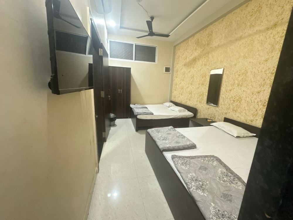 Deluxe Quadruple Room, City View