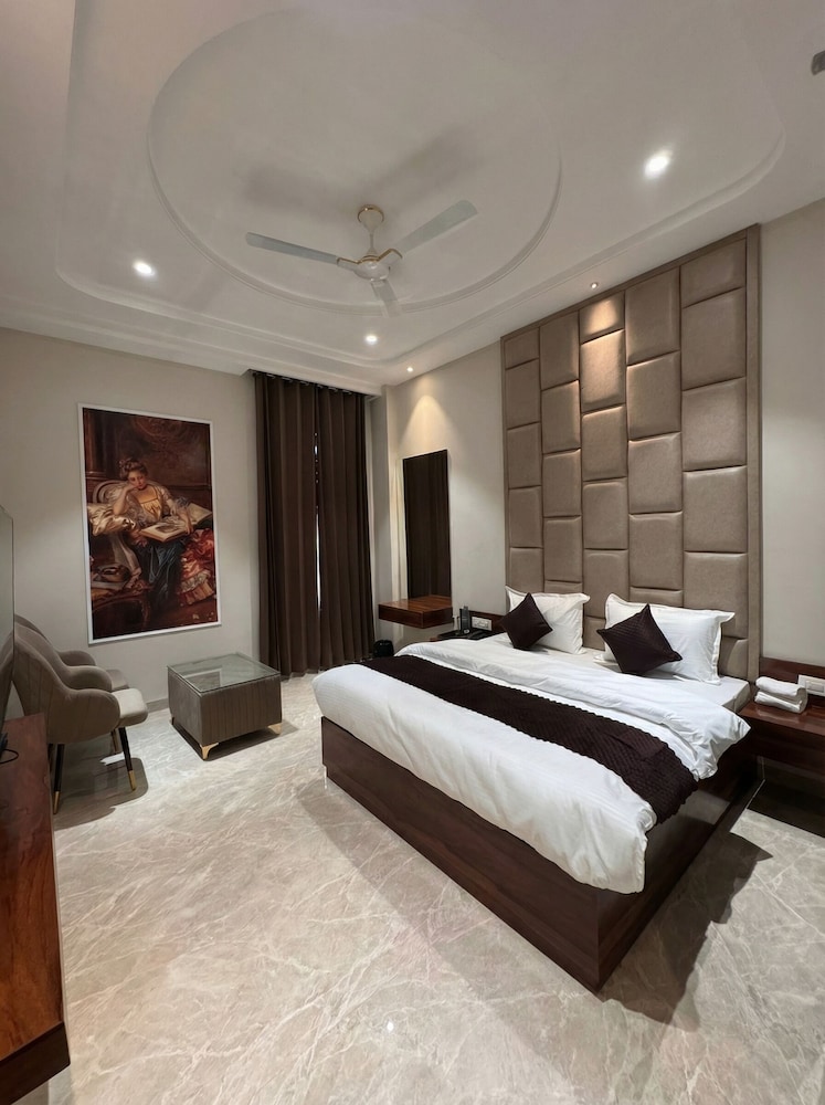 Royal Deluxe Room