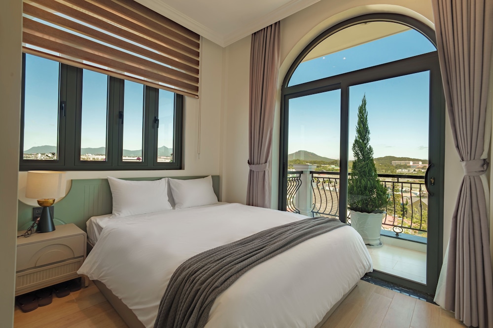 Standard Double Room, Balcony, City View