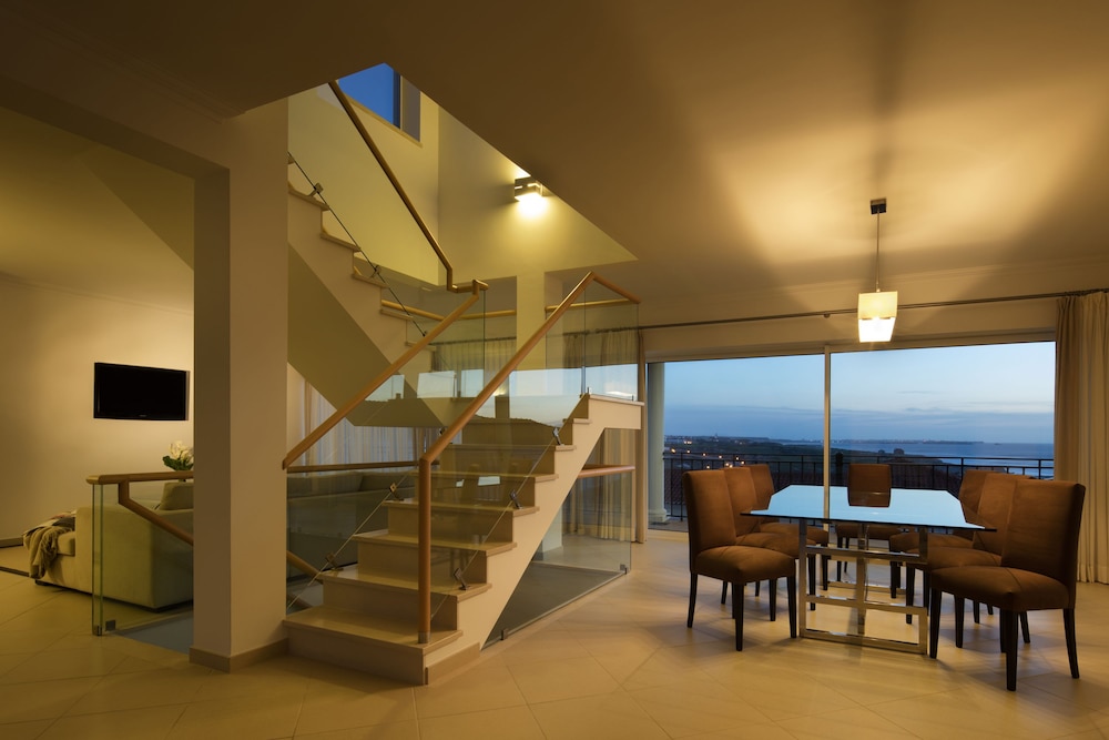 Superior Duplex, 4 Bedrooms, Ocean View, Beachside