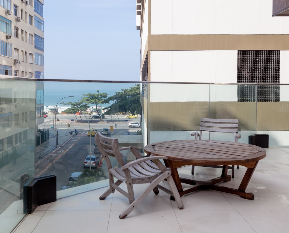 Executive Room, Balcony, City View thumbnail 5