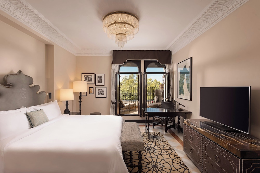 Grand Room, 1 King Bed, Terrace