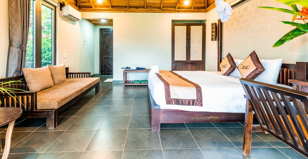 Deluxe Bungalow, 1 King Bed, Balcony, Valley View photo 2