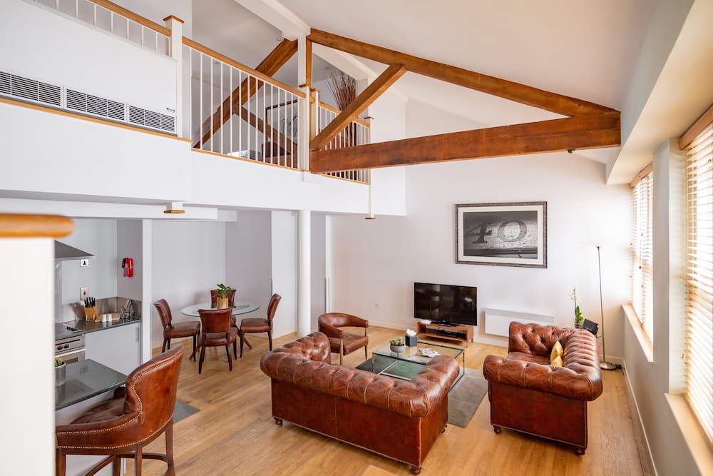 Deluxe Penthouse photo 2