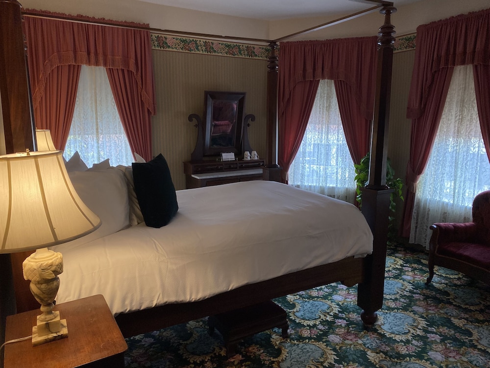 Deluxe Room, 1 Queen Bed (Rose) photo 2