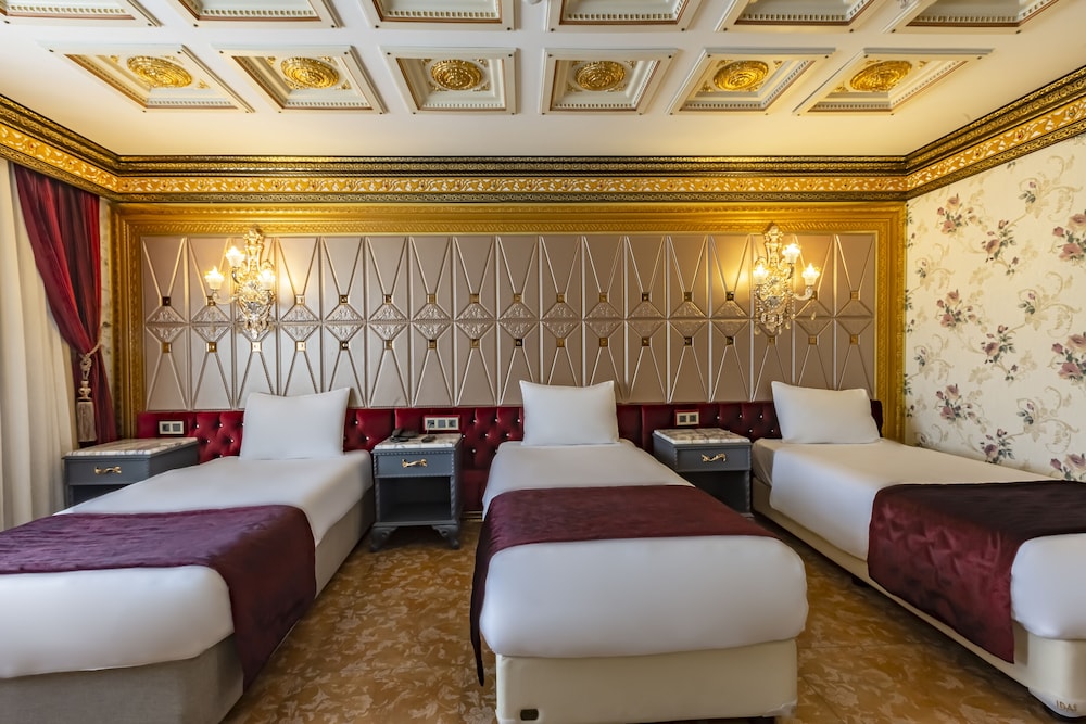 Deluxe Triple Room photo 2