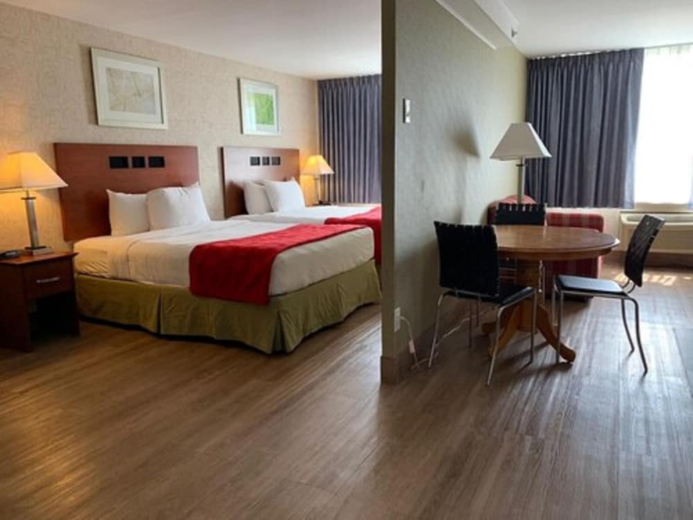 Suite, 2 Queen Beds, Non Smoking photo 2