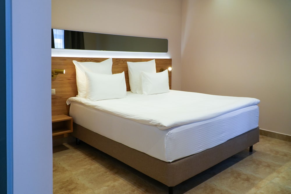 Standard Room, 1 King Bed, Balcony, City View