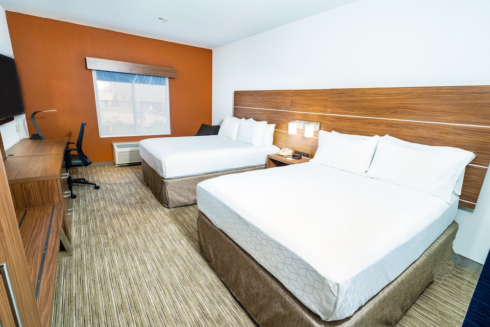 Suite, 2 Queen Beds, Accessible Bathtub (Mobility) - Photo 1