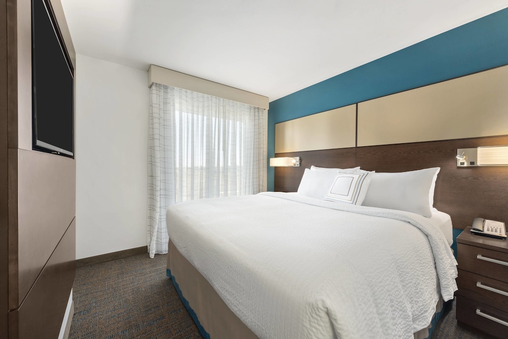 Deluxe Suite, 1 Bedroom, Corner photo 3
