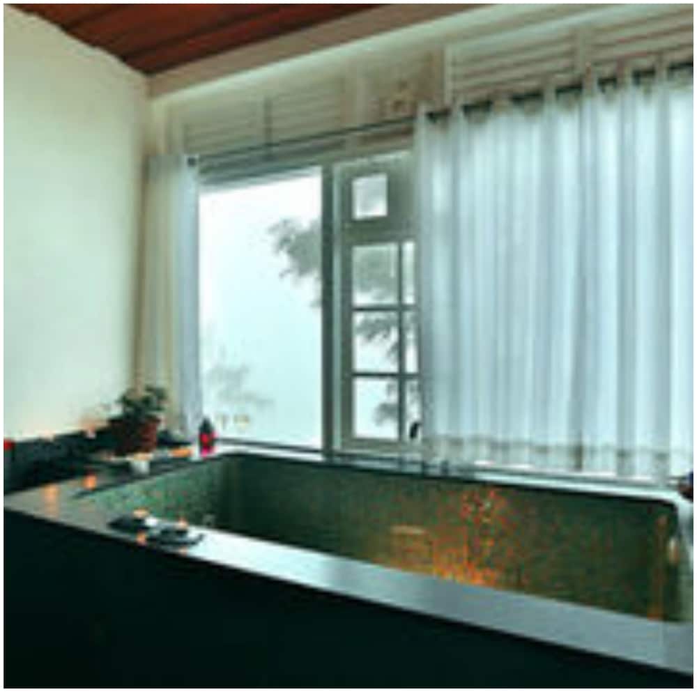 Classic Room, 1 Double Bed, Jetted Tub photo 3