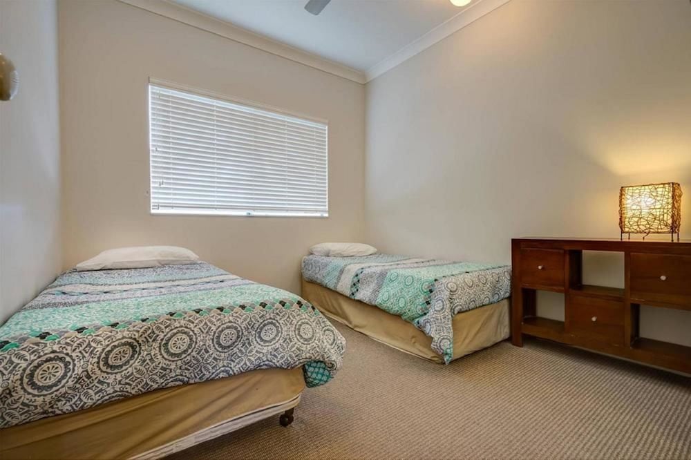 Apartment, 3 Bedrooms, Pool View photo 3