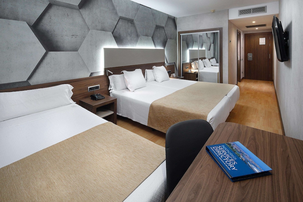 Double or Twin Room (2 Adults + 1 Child) photo 3