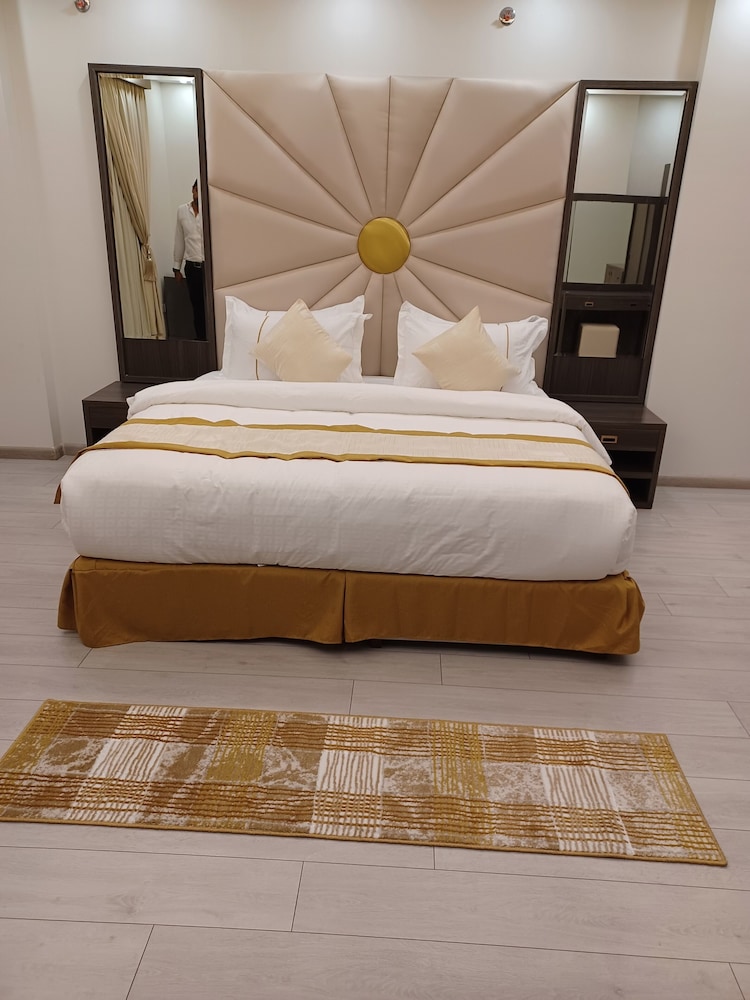 Honeymoon Suite photo 2