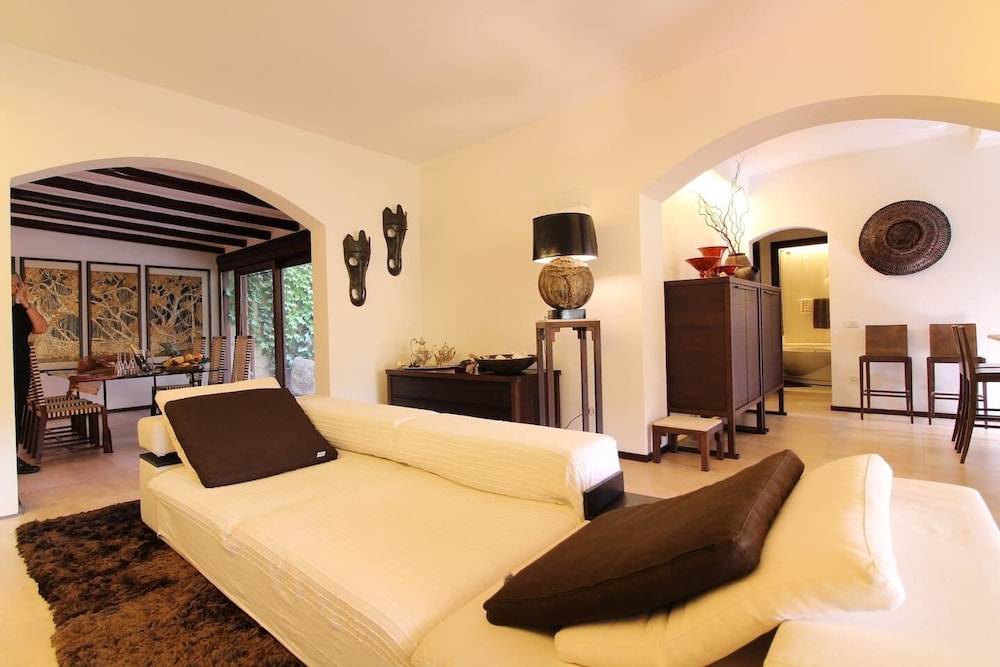 Condo, 3 Bedrooms, Smoking, Balcony