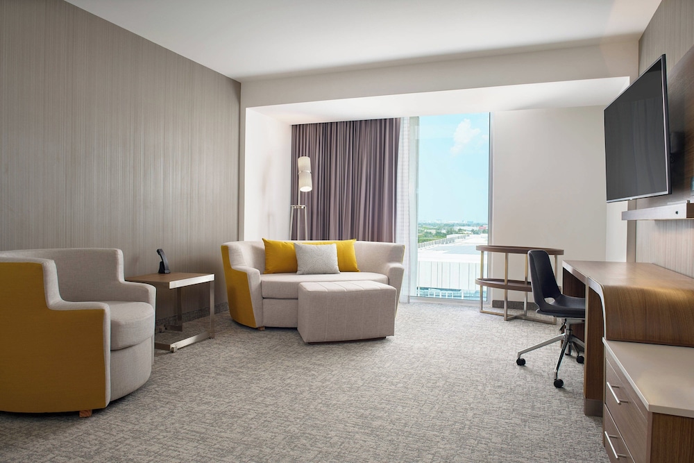 Suite, 1 King Bed with Sofa bed, City View - Photo 4