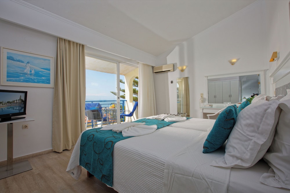 Superior Room, Sea View - Photo 2