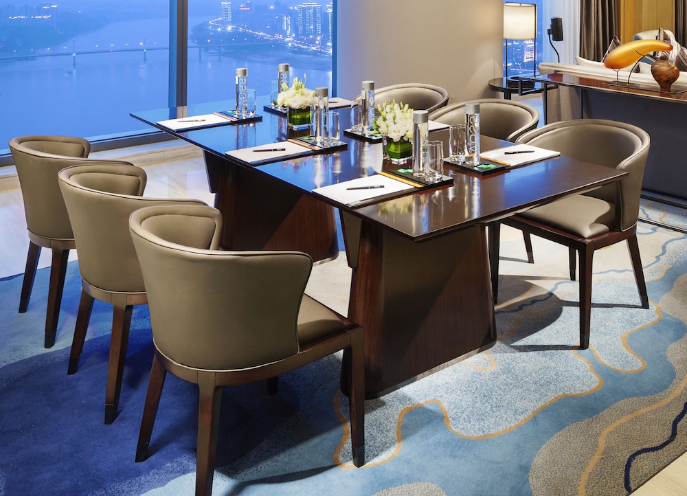 King Executive Room River View