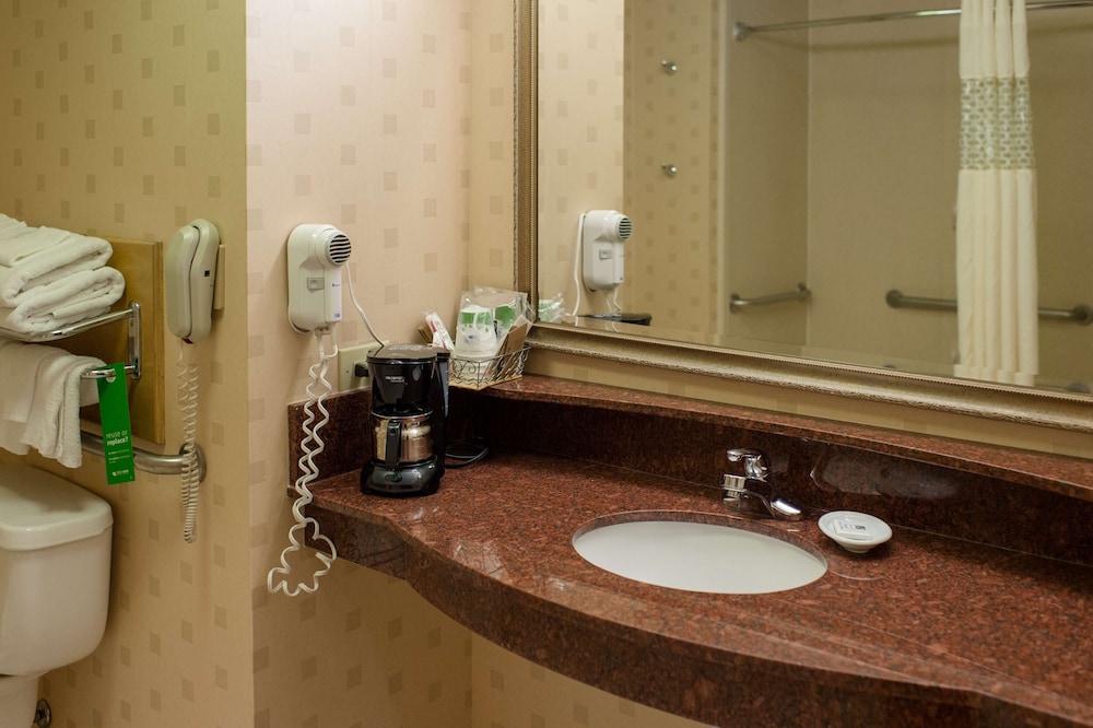 Room, 2 Queen Beds, Accessible, Non Smoking (w/ bathtub) - Photo 6