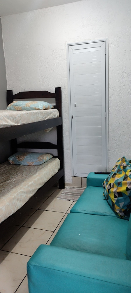 Twin Room, 2 Twin Beds, Shared Bathroom photo 2